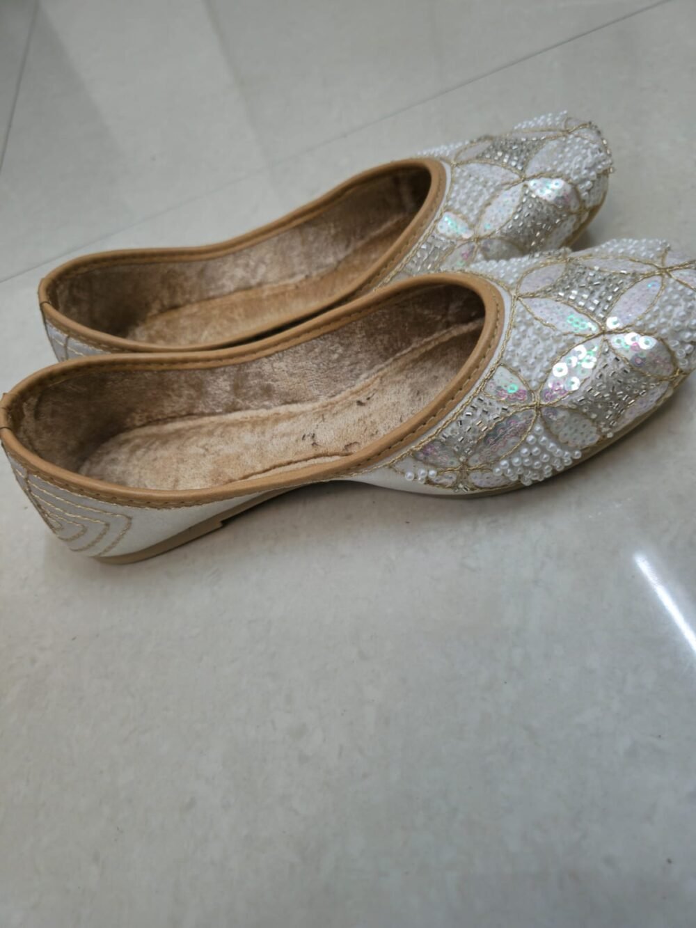 Vibrant Handmade Embroidered Juttis - Image 2